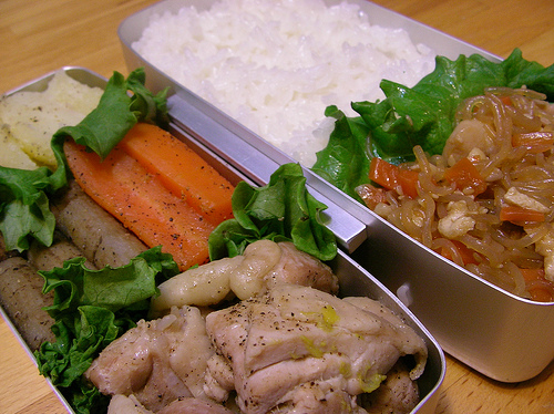 Shirataki Noodle Meal with Veggies and Chicken -Otsuka Makoto Flickr